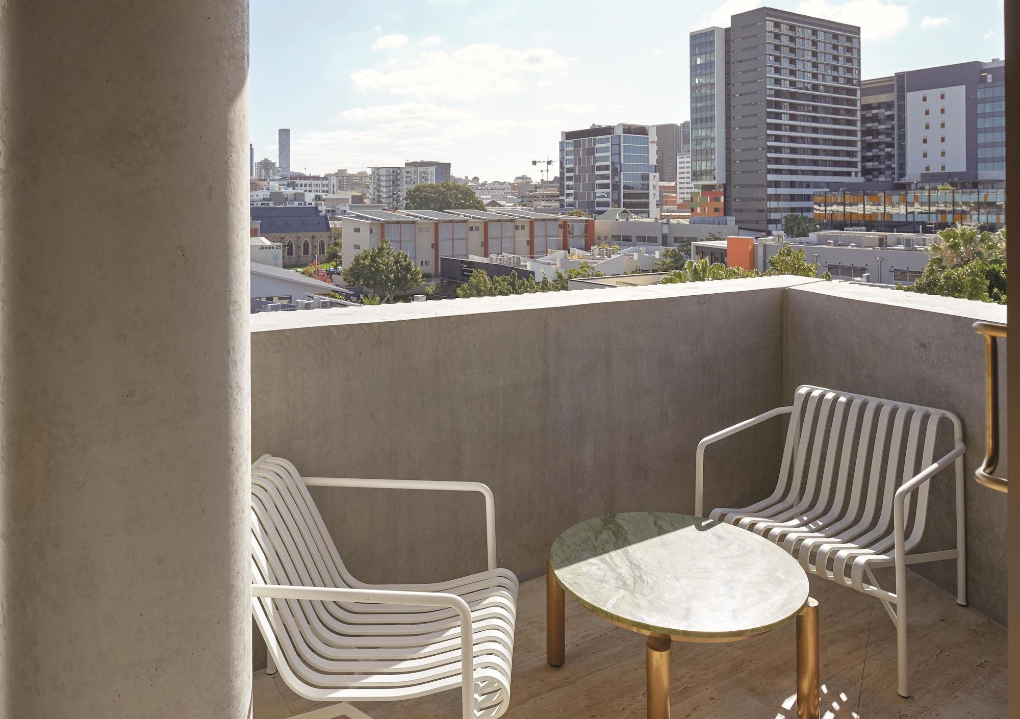The Calile Hotel Brisbane Exteriér fotografie A balcony at the Standard East Village